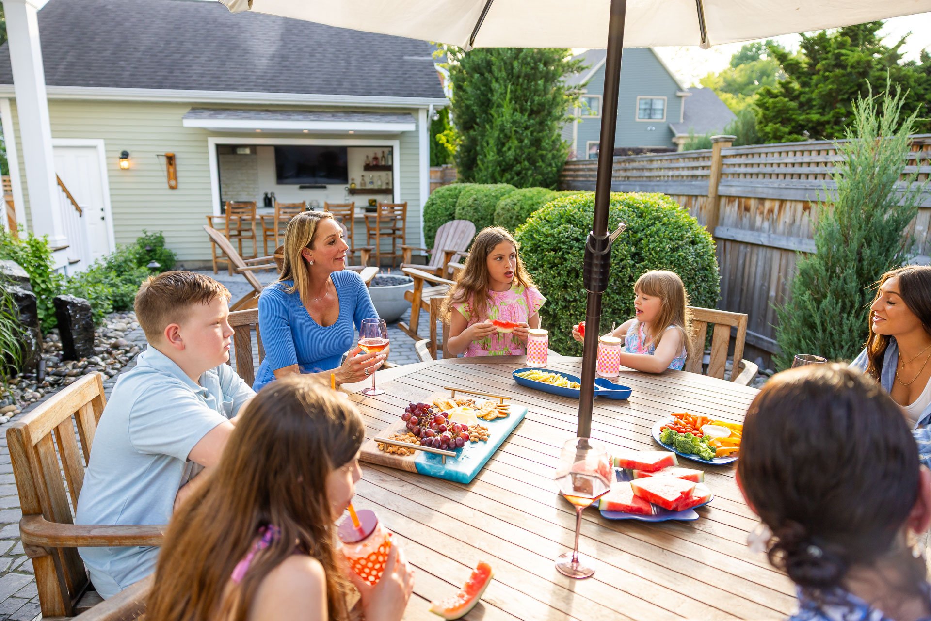 entertaining friends and family in your landscape