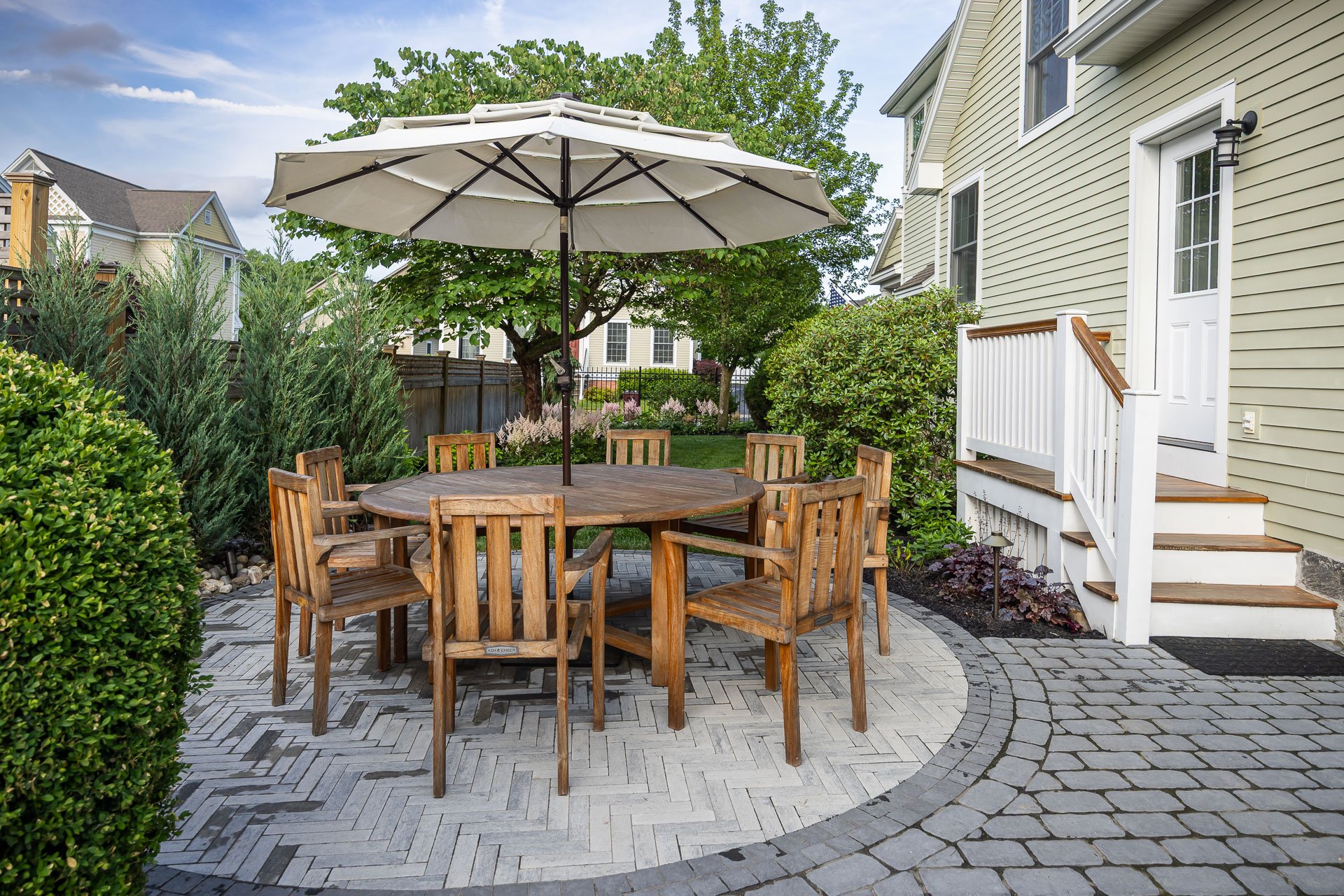 outdoor dining space