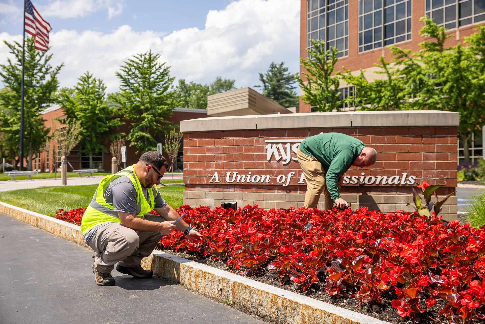 commercial account manager crew leader inspection flower bed 3
