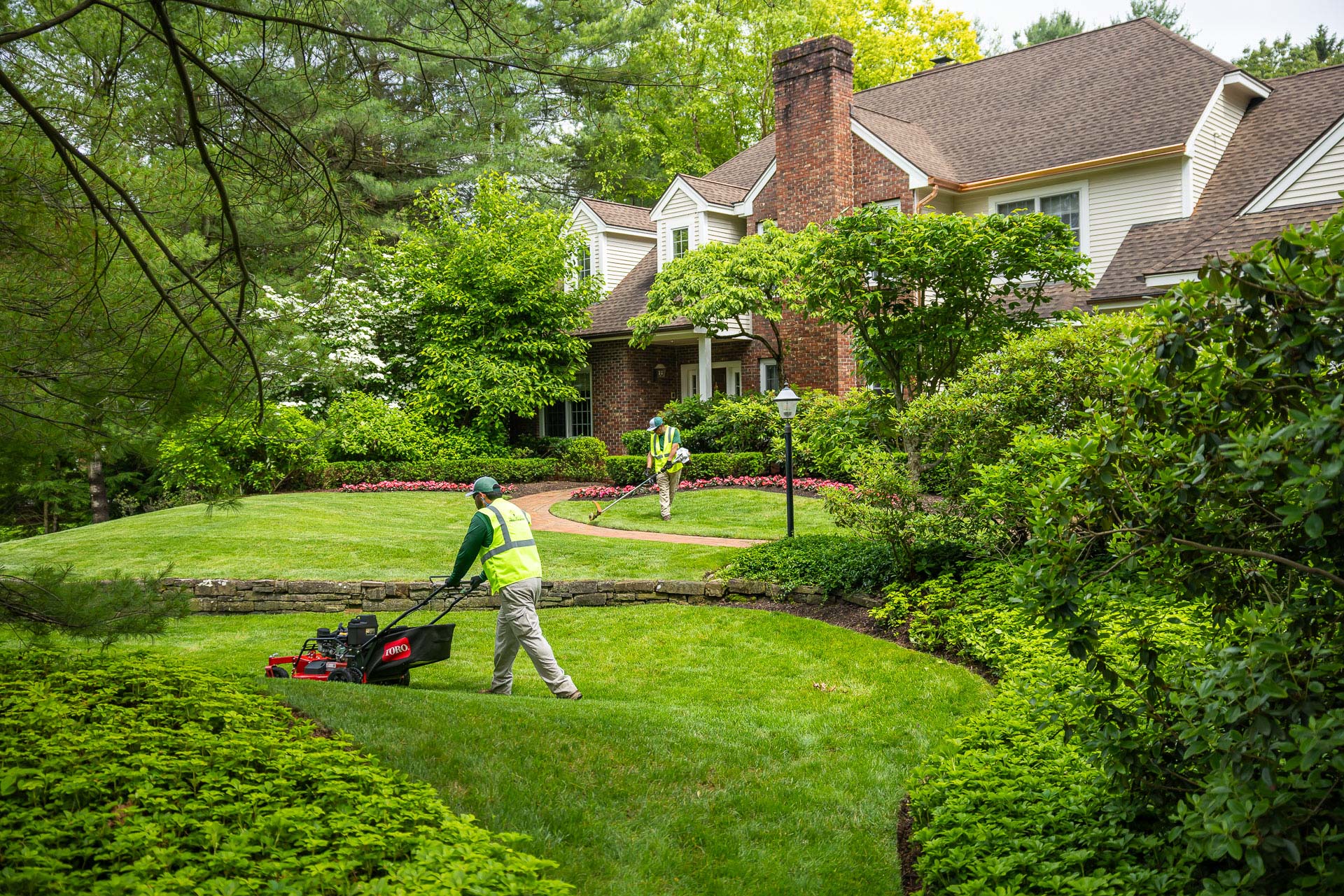 maintenance crew mow line trim grass home