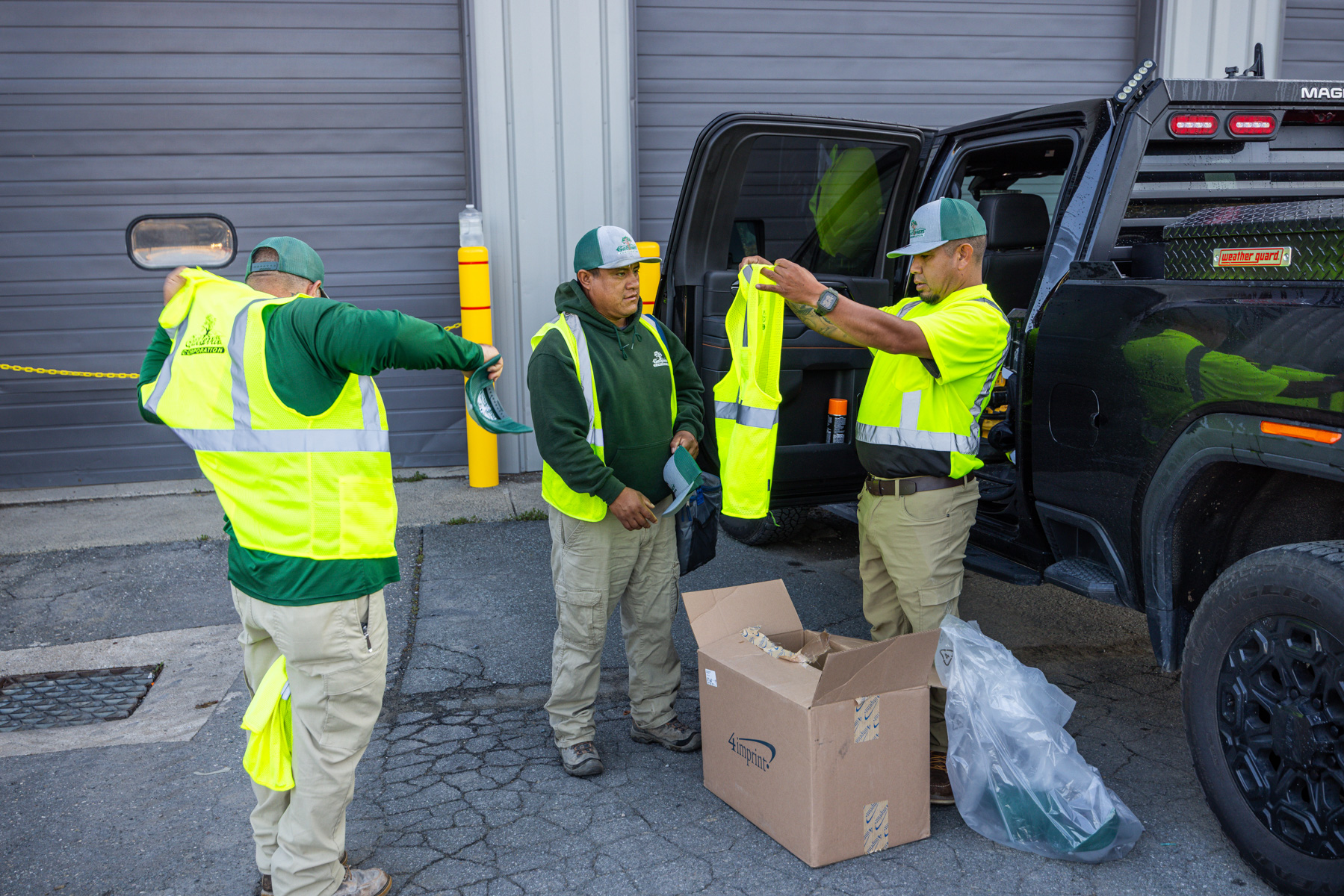 crew ppe yard morning team employee 3