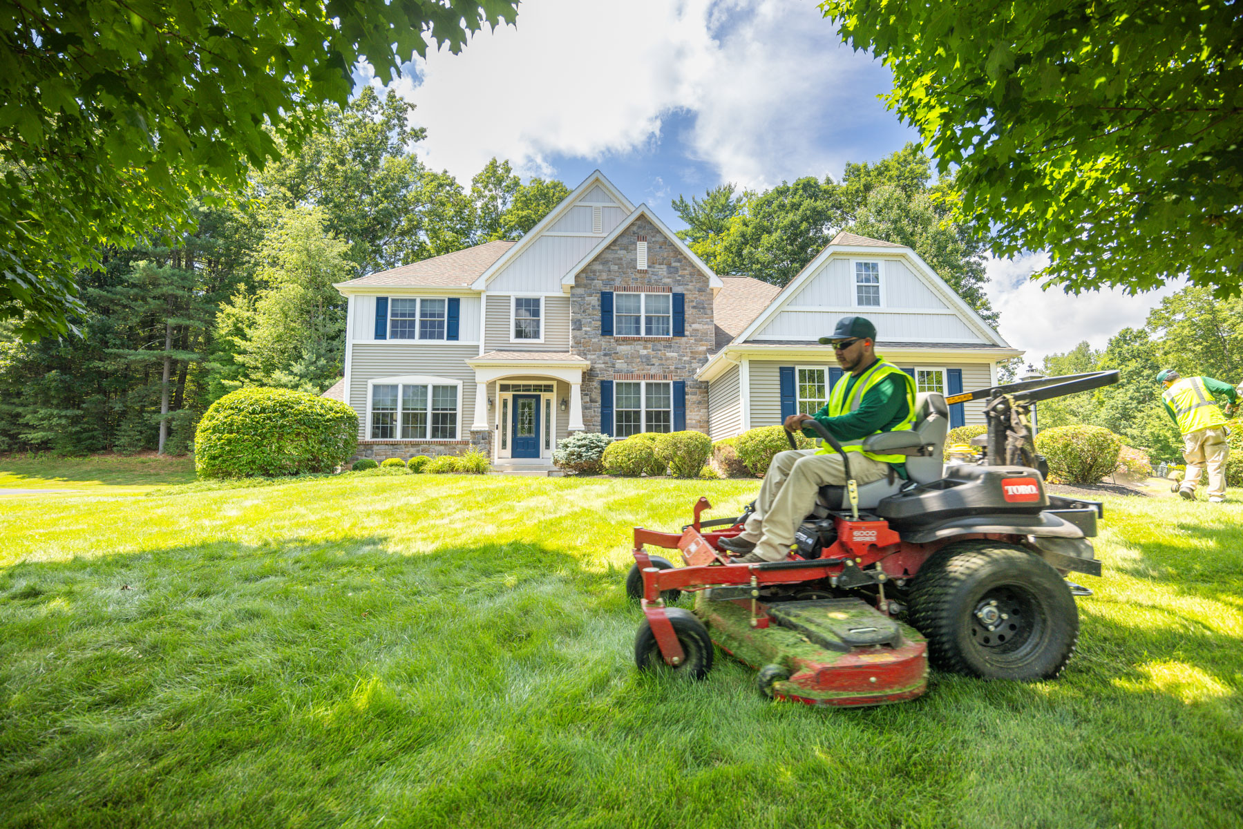 maintenance crew mow lawn 5