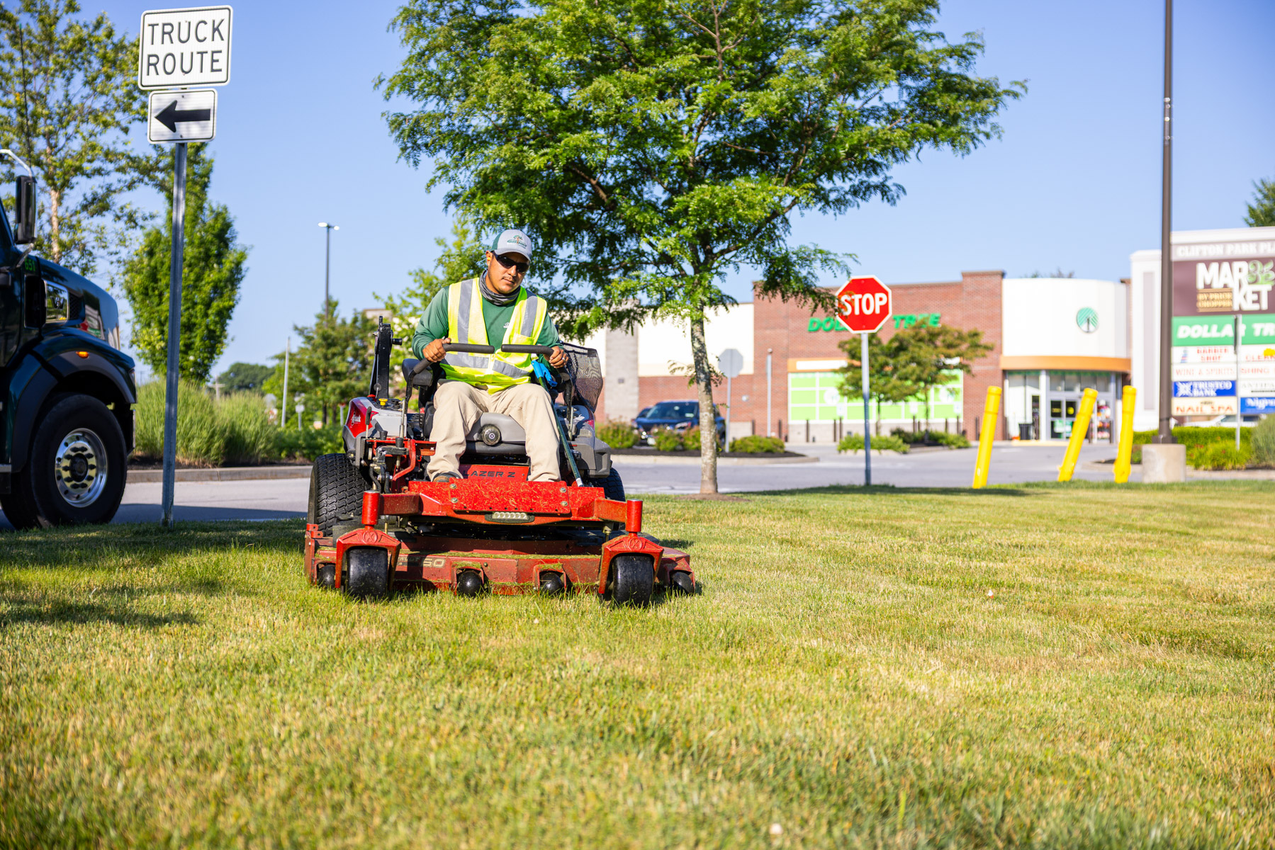 maintenance mow crew lawn 5