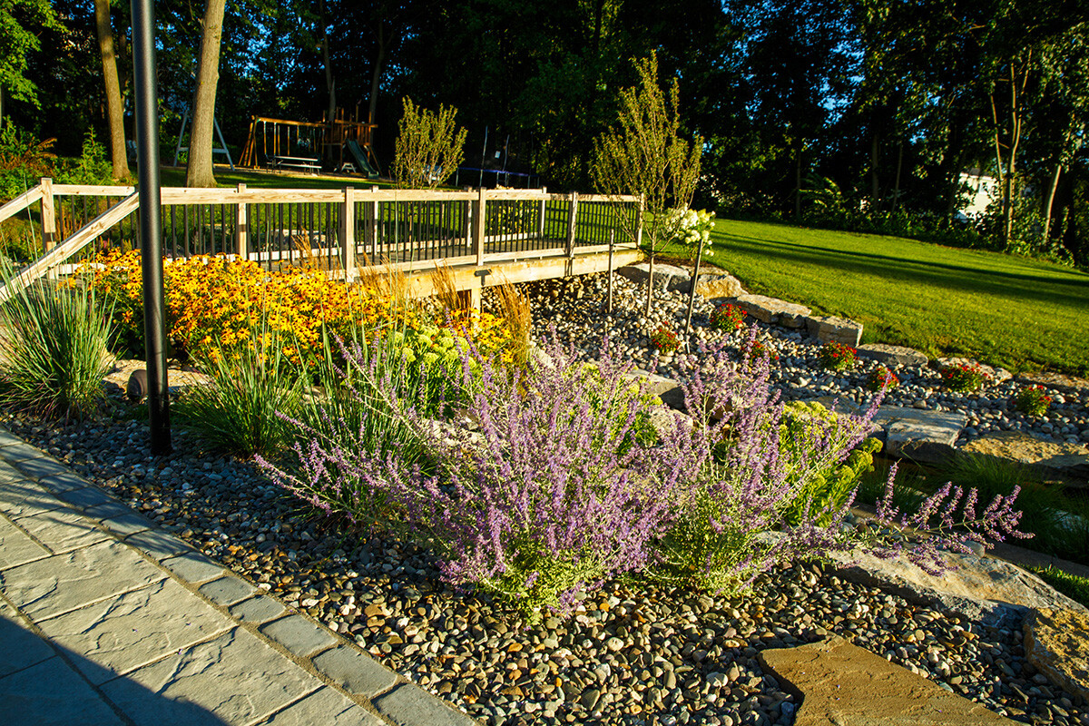 bridge planting bed gravel stone vandervolgen