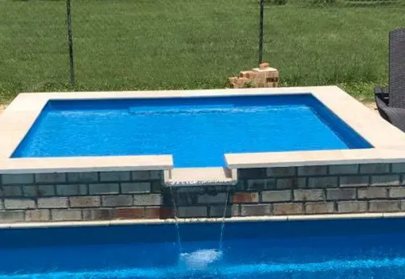 fibeerglass-spa-and-pool-1-800x550-c-center