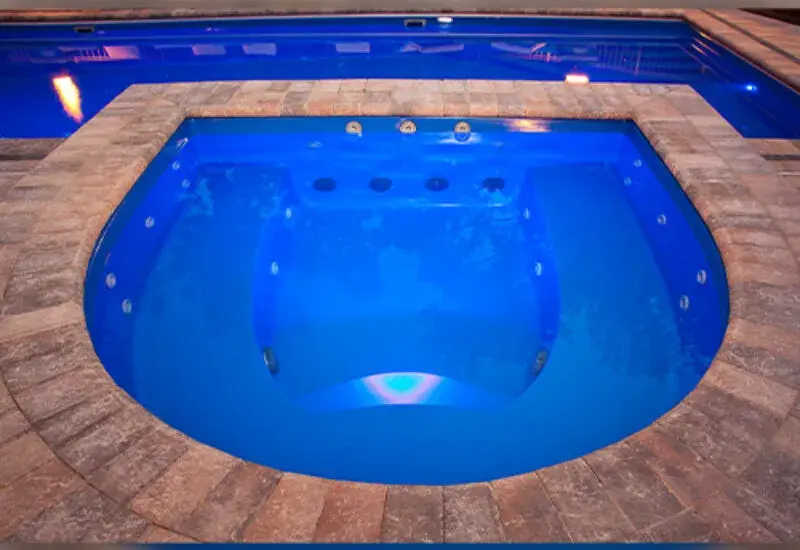 horse-shoe-fiberglass-spa-800x550-c-center