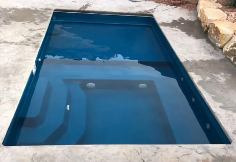 resort-spa-fiberglass-spas-800x550-c-center